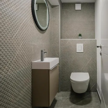Luxurious In With Sauna بولجيكا